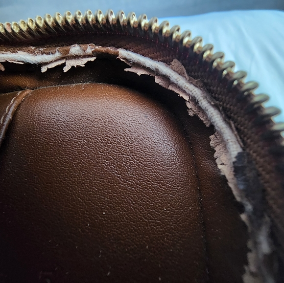 Louis Vuitton Vintage Vernis Christie PM Bronze Patent Leather Crossbody Bag - Picture 7 of 9